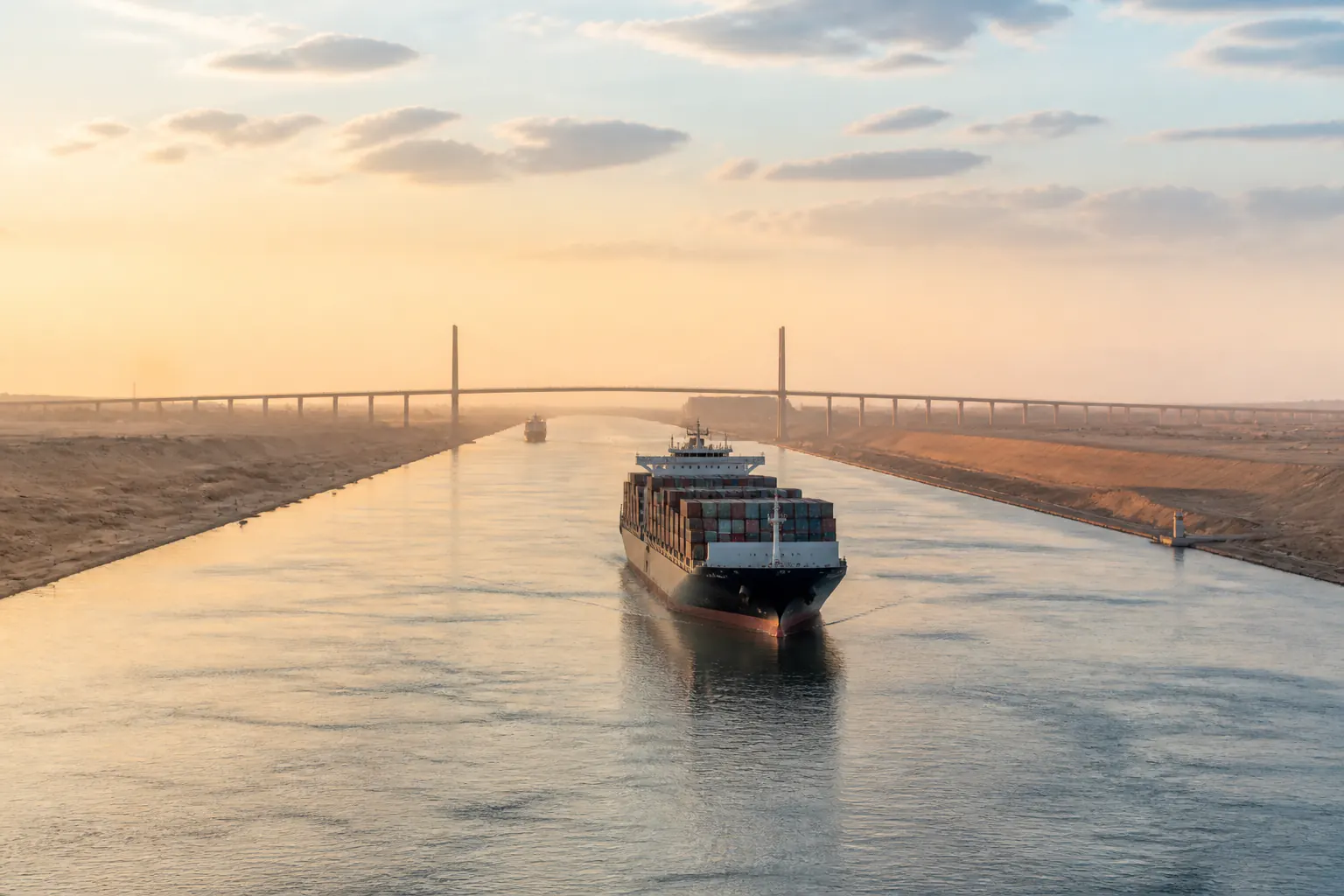 Maersk and Hapag-Lloyd Resume ME11 Service, Then Suspend It Again as Security Deteriorates
